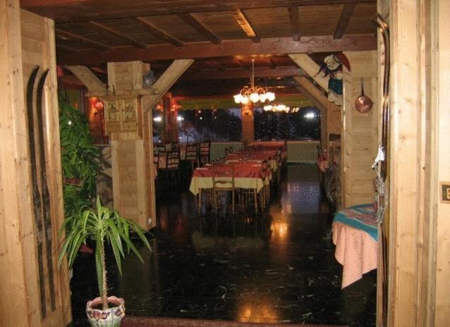 Hotel De La Couronne Mijoux Ngoại thất bức ảnh